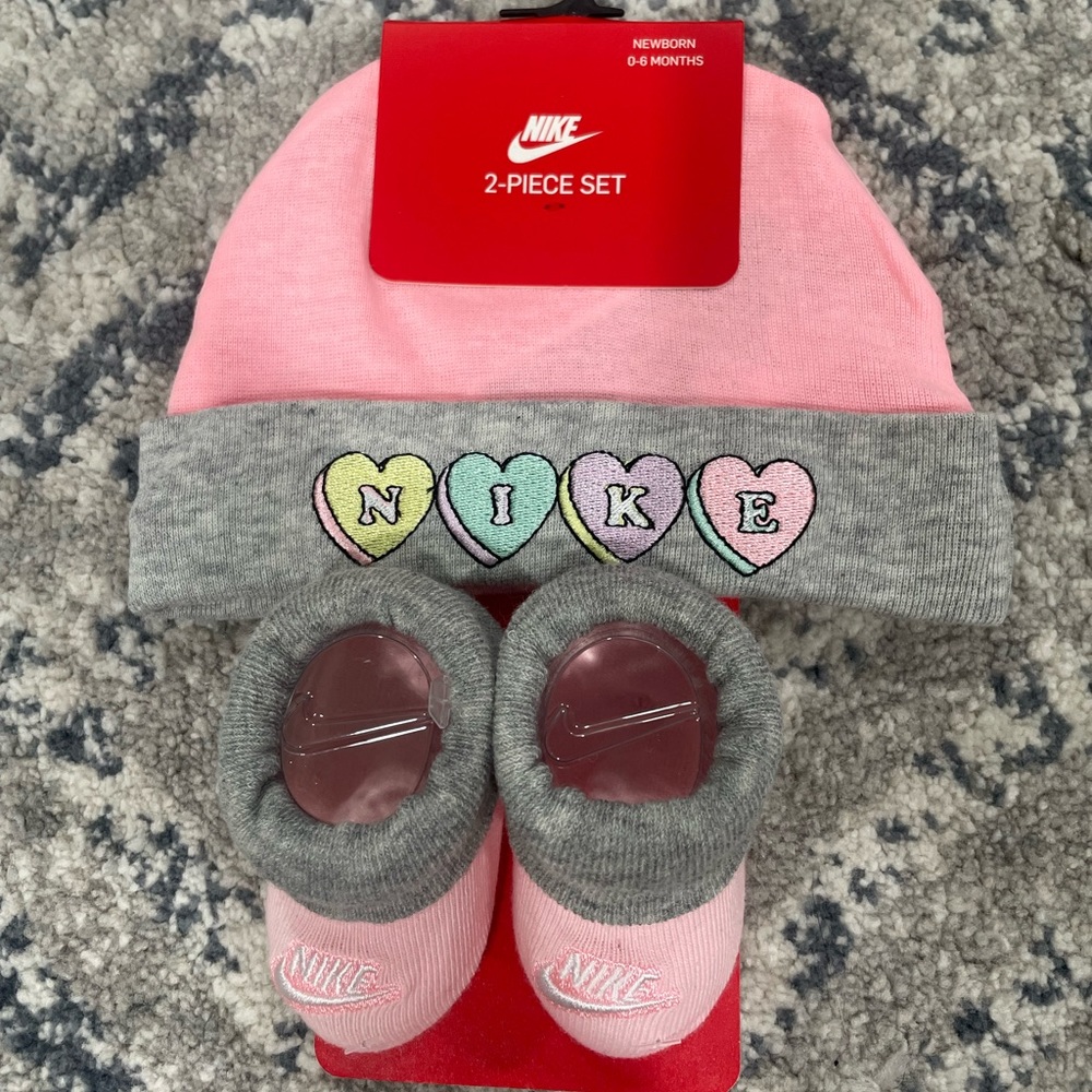Nike hat and booties set